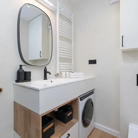 In Wellness With Terrace & Parking By Renters Apartment