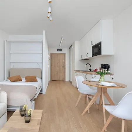 Apartment In Wellness With Terrace & Parking By Renters *